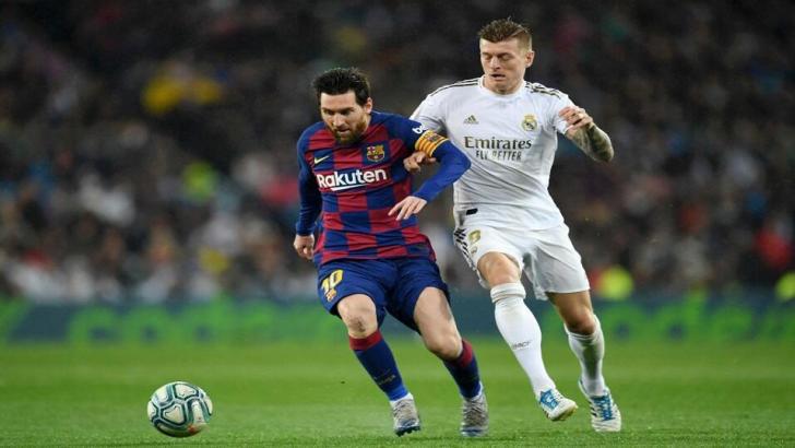 Messi playing for Barcelona against Real Madrid